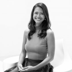 Nina Devouge photo